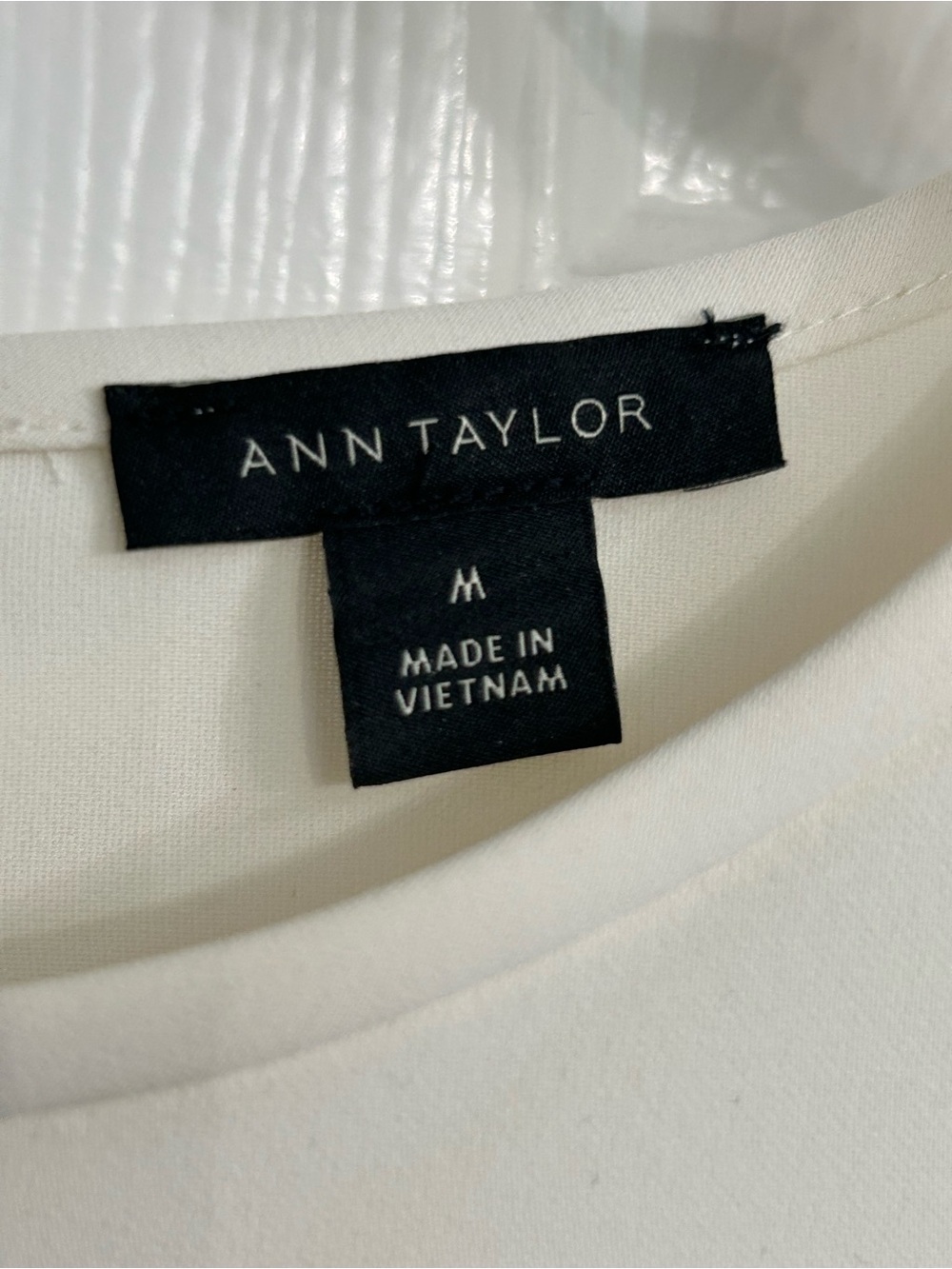 ANN TAYLOR
Cream Long-Sleeve Blouse - Classic Women's Top - Picture 3 of 11